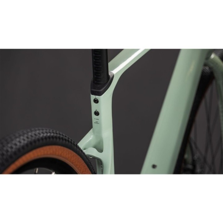 Bicicleta Cube Nuroad C:62 ONE aloegreen´n´black
