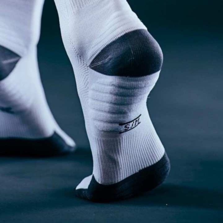 Chaussettes Inverse Motion Fiyi white